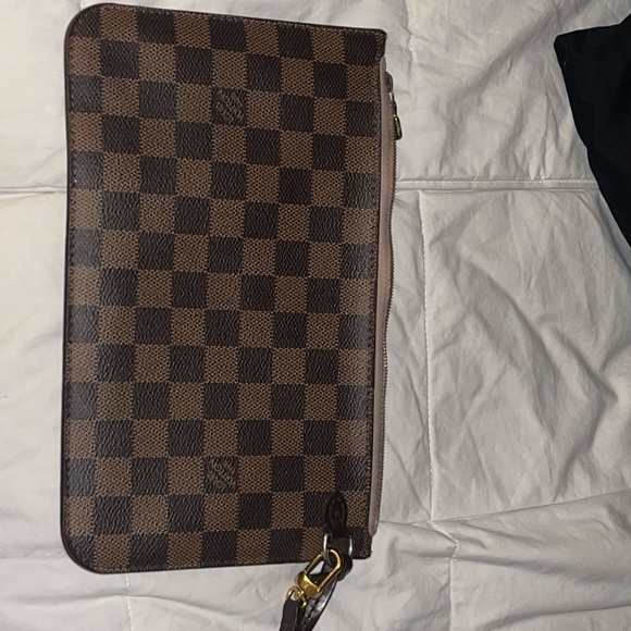 Louis Vuitton Handbags - Louis Vuitton clutch/wristlet